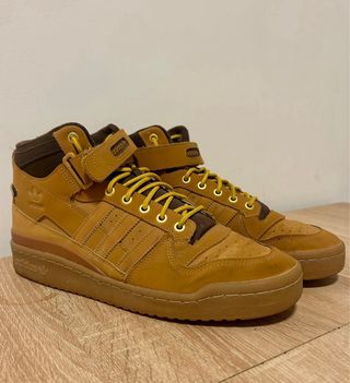 Zapatos Adidas Invierno Marrones y Amarillos.