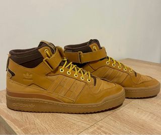 Zapatos Adidas Invierno Marrones y Amarillos.