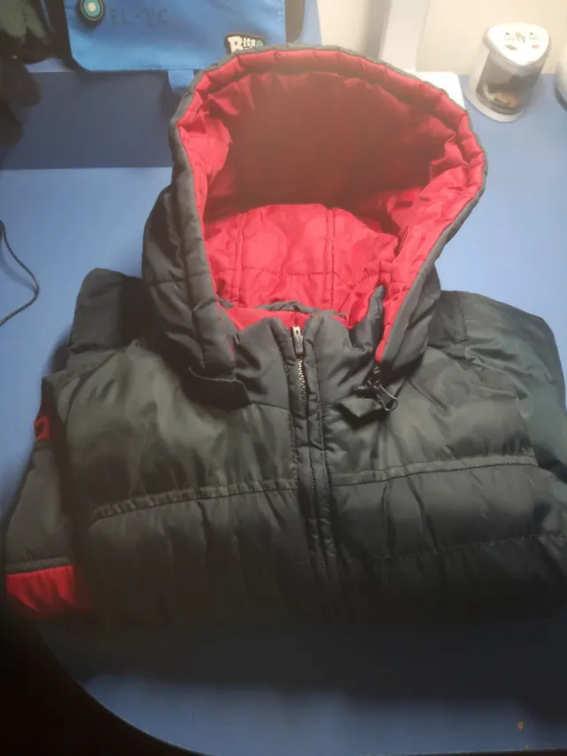 Chaleco reversible negro y rojo