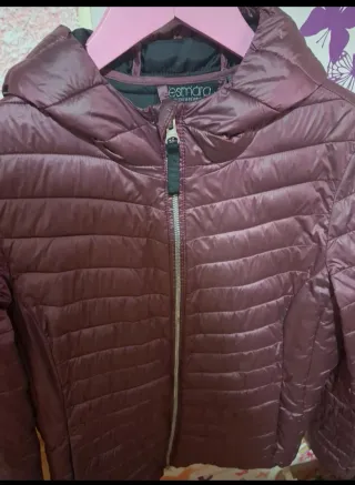 Cazadora Esmara acolchada con capucha