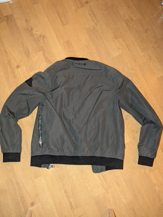 Chaqueta Zara Man Militar estilo militar