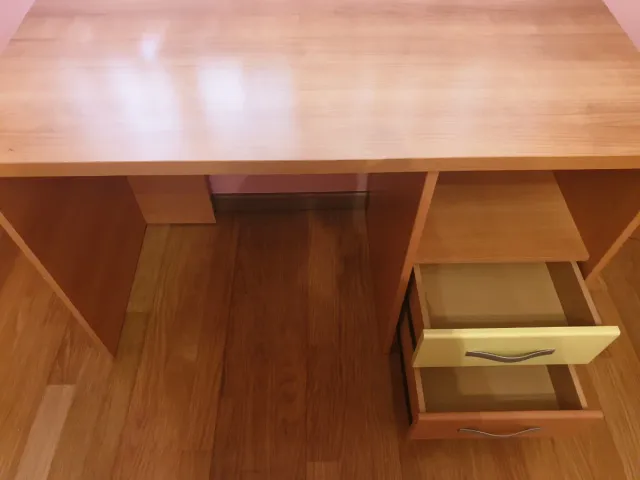 Escritorio madera con cajones