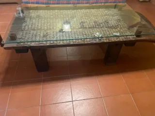 Mesa de madera y vidrio rústica