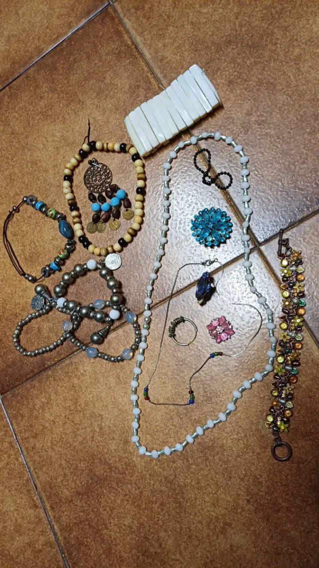 Lote Bisutería Multicolor y Plateada