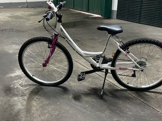 Bicicleta niña 24 blanca y morada