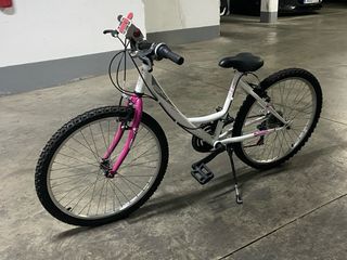 Bicicleta niña 24 blanca y morada
