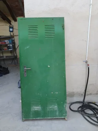 Puerta metálica