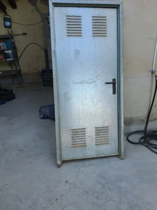 Puerta metálica