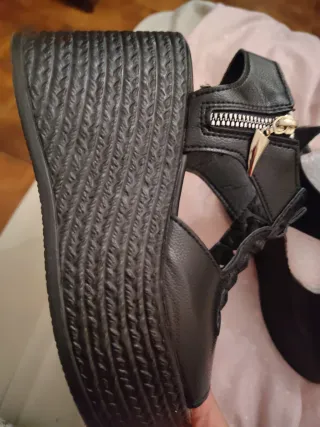 Sandalias de plataforma negras no pesa nada