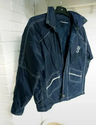 Cómodo impermeable infantil acolchado