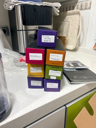 Cafetera Nespresso Blanca y Negra más cápsulas!!