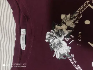 Camiseta Bershka morada talla S