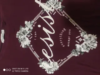 Camiseta Bershka morada talla S