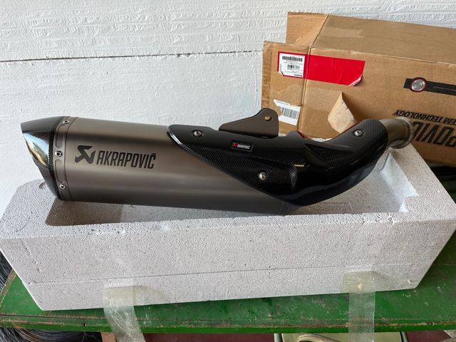 Silencioso Akrapovic KTM Duke 890