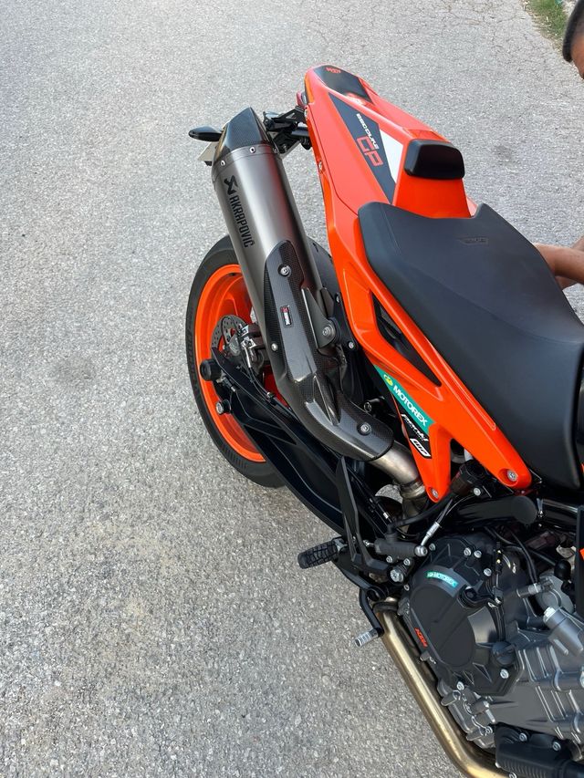Silencioso Akrapovic KTM Duke 890