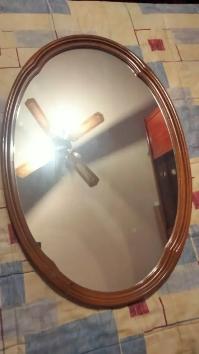 SPLENDIDO SPECCHIO DA PARETE CON CORNICE IN LEGNO E CRISTALLO