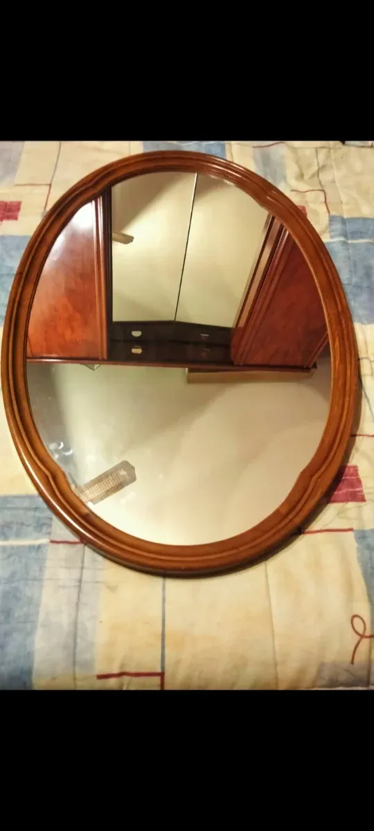 SPLENDIDO SPECCHIO DA PARETE CON CORNICE IN LEGNO E CRISTALLO