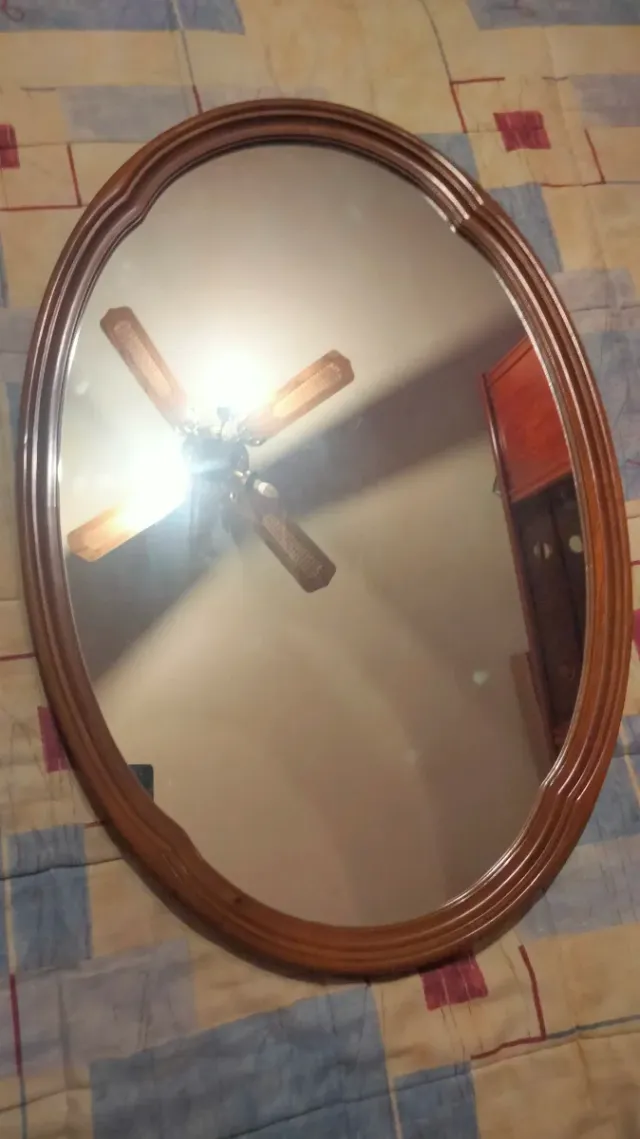 SPLENDIDO SPECCHIO DA PARETE CON CORNICE IN LEGNO E CRISTALLO