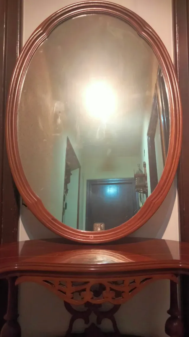 SPLENDIDO SPECCHIO DA PARETE CON CORNICE IN LEGNO E CRISTALLO