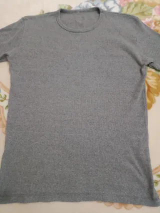 Camiseta gris de manga corta