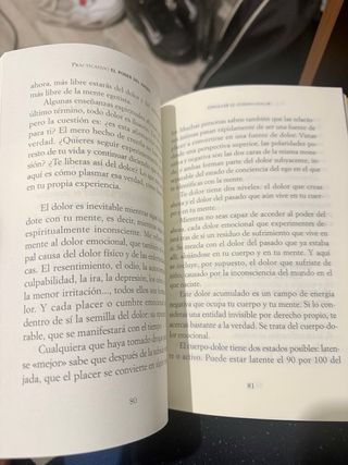 Practicando El Poder del Ahora: Enseñanzas, med...