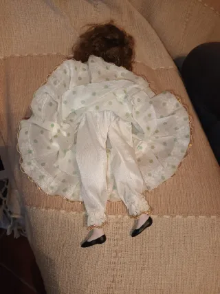 Muñeca antigua de porcelana