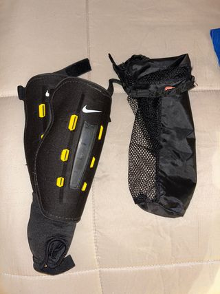 Espinilleras Fútbol Nike Negras