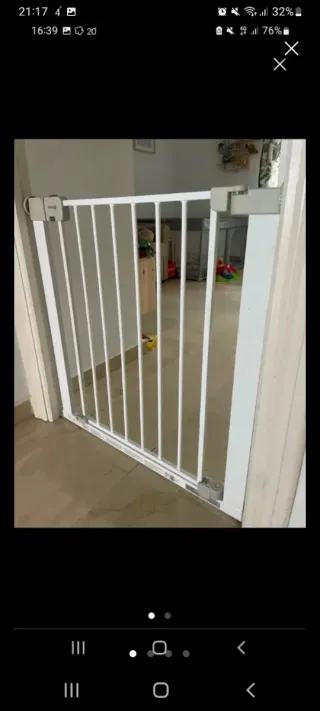 Puerta de seguridad blanca