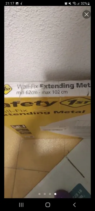 Puerta de seguridad blanca