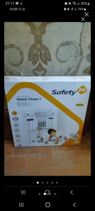 Puerta de seguridad blanca