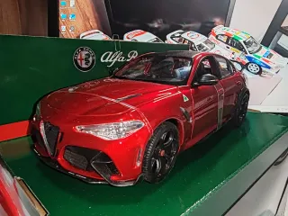 Alfa Romeo Giulia GTAm scala 1:18 marca Burago