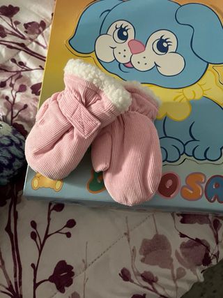 Mantita y guantes de bebé