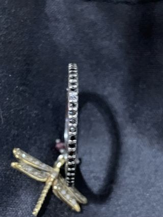 Anillo circonitas negras y libélula.