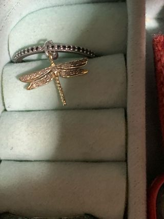 Anillo circonitas negras y libélula.