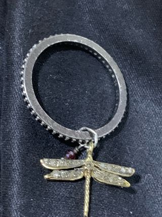 Anillo circonitas negras y libélula.