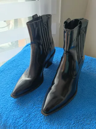 BOTINES Y BOTAS ( 2 usos desfiles) IMPECABLES