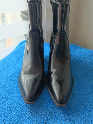 BOTINES Y BOTAS ( 2 usos desfiles) IMPECABLES