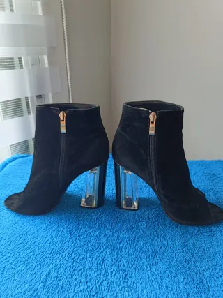 BOTINES Y BOTAS ( 2 usos desfiles) IMPECABLES