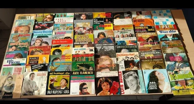 LOTE 72 VINILOS PEQUEÑOS