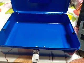 Caja Fuerte Azul Metálica  son 2 cajas iguales