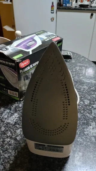 Plancha de Vapor Tiyset EL-2026D