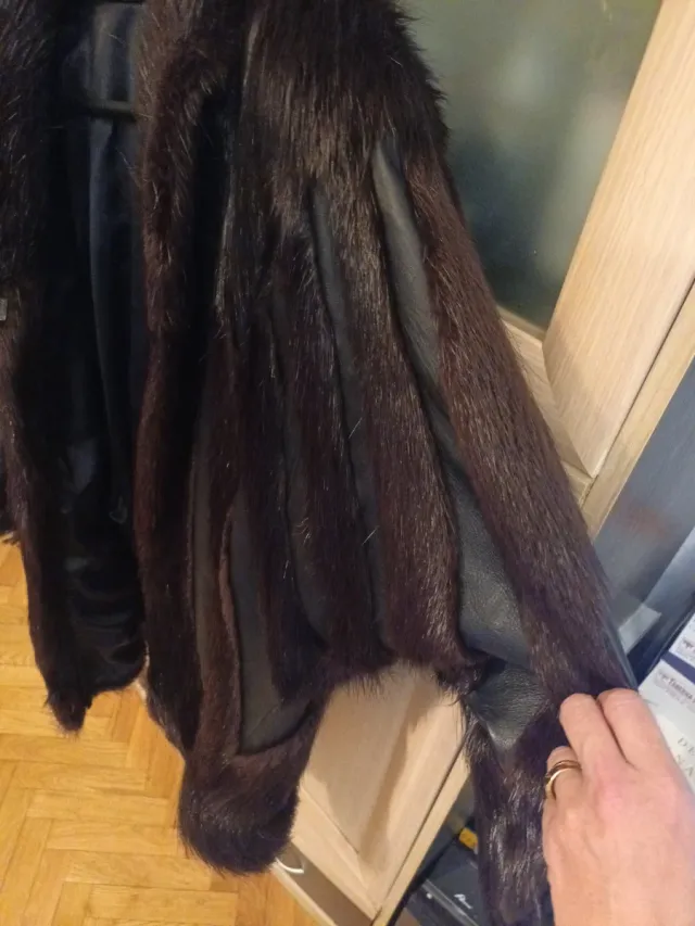 Chaquetón de cuero con pelo