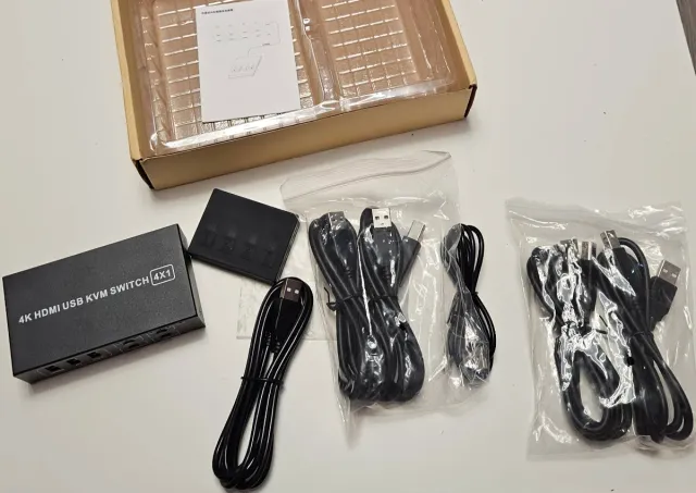 Conmutador KVM HDMI 4K USB 4x1