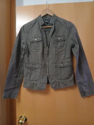 Vestido/Jersey verde con parches chica y chaqueta