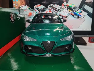 Alfa Romeo Giulia GTAm scala 1.18 marca Burago
