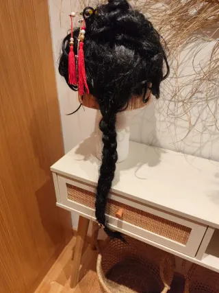 Peluca Geisha Chica Negra con Adornos Rojos