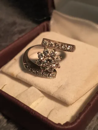 Anillo Oro Blanco 18 kilates Diamantes 15 pz.R1