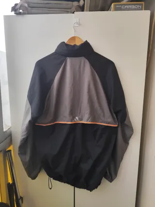 Chaqueta Adidas Impermeable Negra y Gris