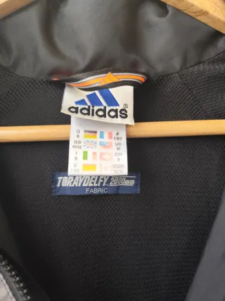 Chaqueta Adidas Impermeable Negra y Gris