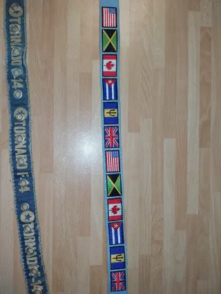 Set cinture con bandiere e scritte